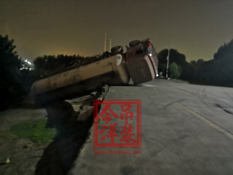 交通施救（關閉遠光，減速錯車）